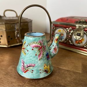 Tiny little water pot, made from ceramic and bronze